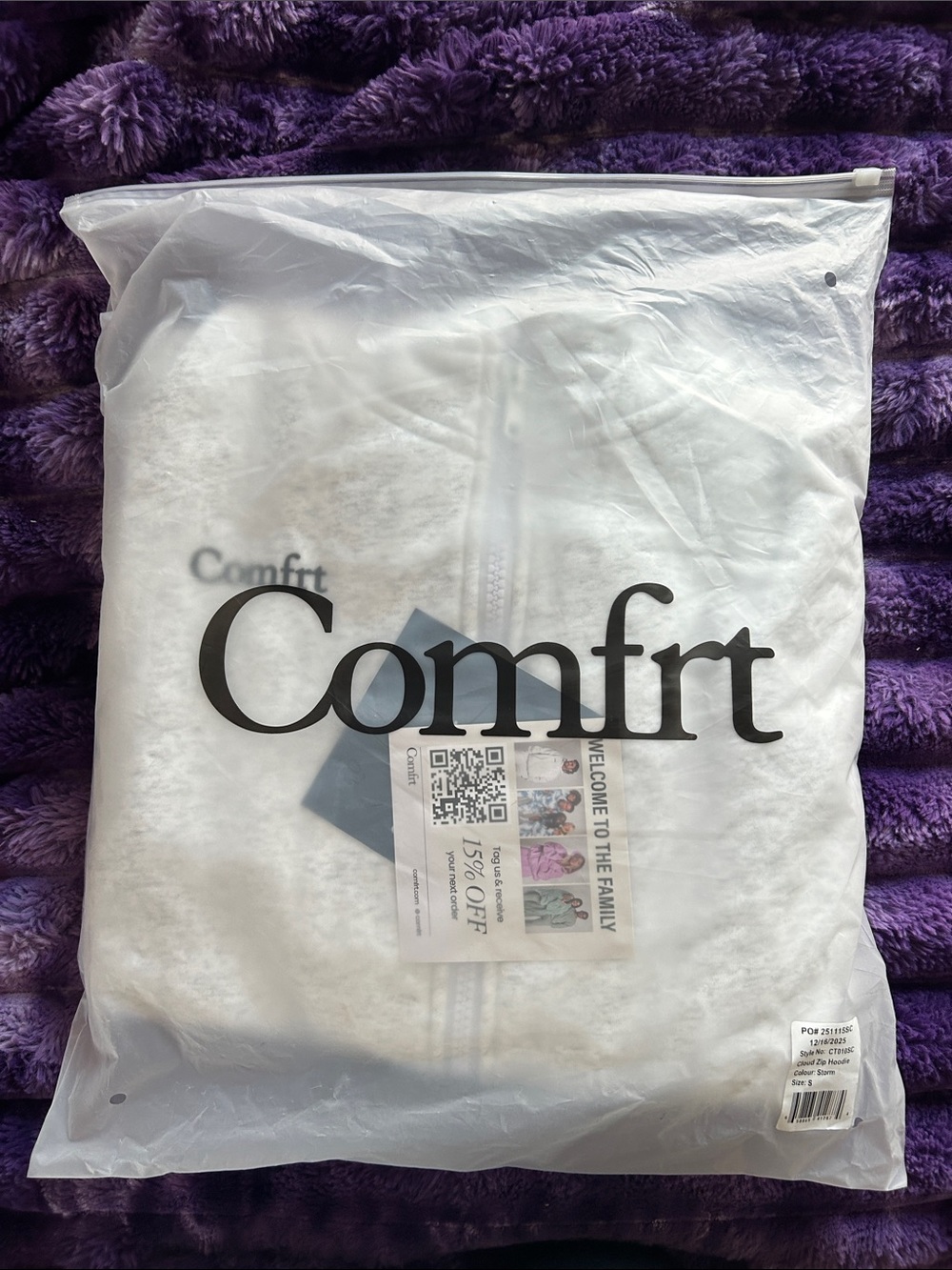 Comfort Women’s White Zippered Sweater Comforter